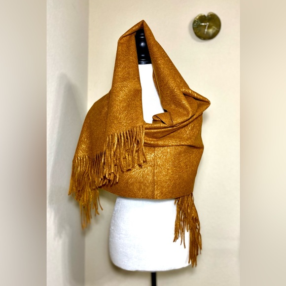 Wrap Scarf with fringes Classic Brown camel Pretty Persuasion - Picture 3 of 13